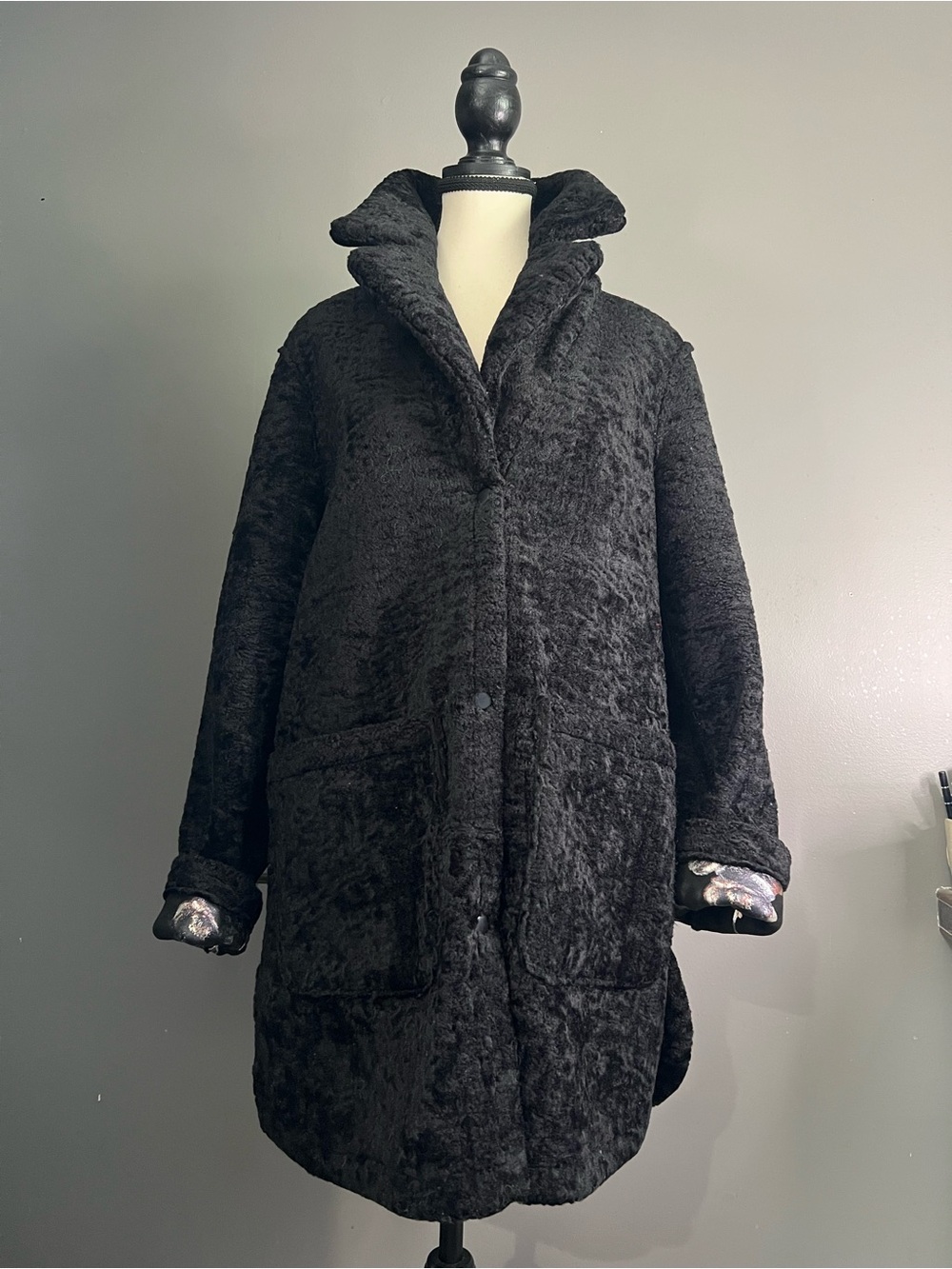 Nikki Jones Jessica Black Faux Shearling Reversible Jacket. Size S. EUC